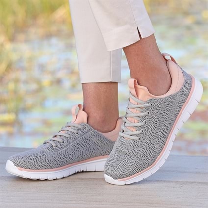 Ultra-Light Breathable Trainers - Innovations